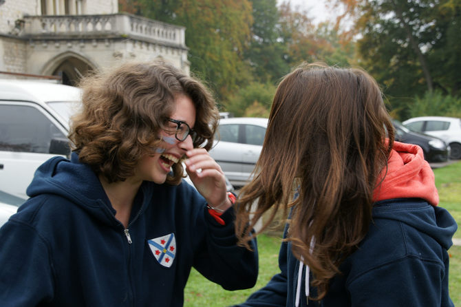 histoire maison française jeunes rire aujourd'hui